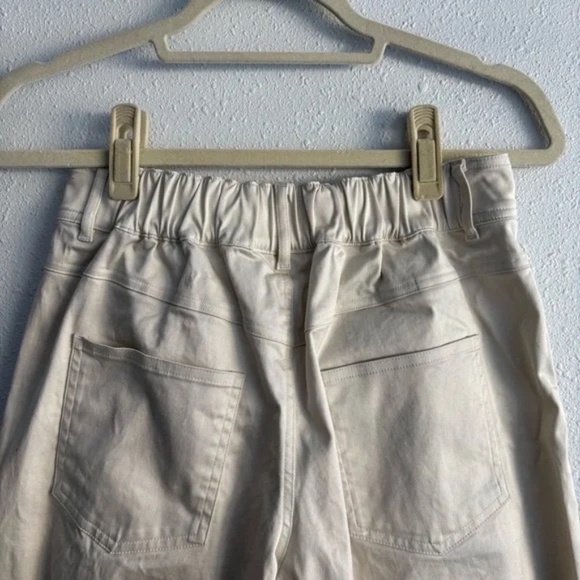 Alo Yoga Wanderlust Wide Leg Trouser in Oat Milk - Picture 4 of 8